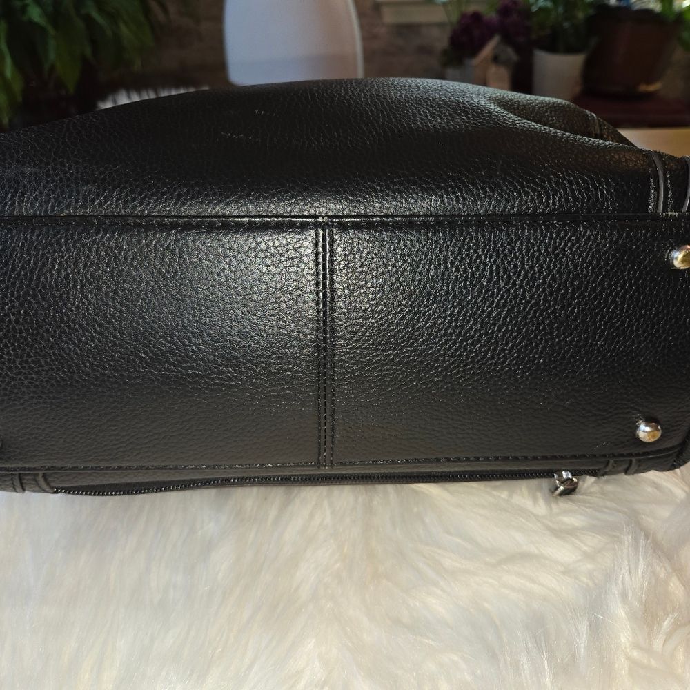 Lodis Elegant Black Leather Shoulder Bag - Picture 8 of 10